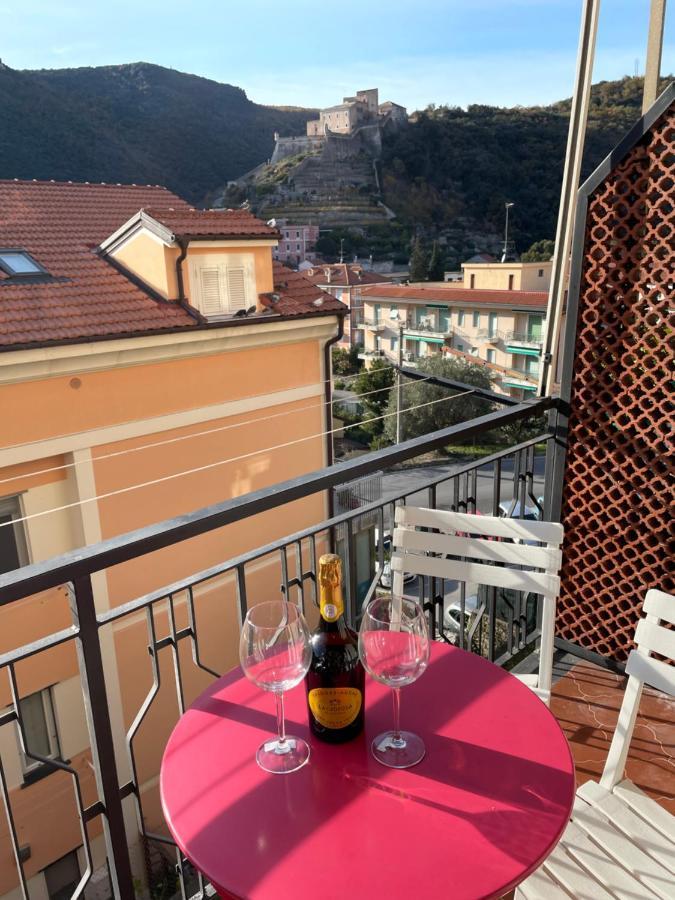 Bike & Sea Under Castle Dreams At Finalborgo Leilighet Finale Ligure Eksteriør bilde