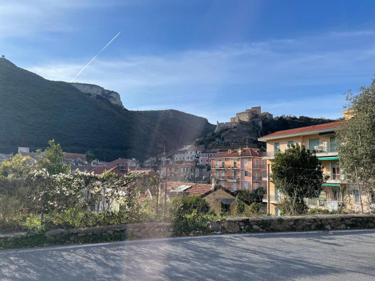 Bike & Sea Under Castle Dreams At Finalborgo Leilighet Finale Ligure Eksteriør bilde